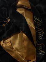 Bonnet en satin noire et doré doublé