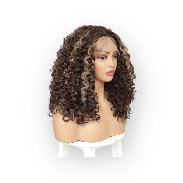 Shakira
16 pouces 300%
13*4 HD