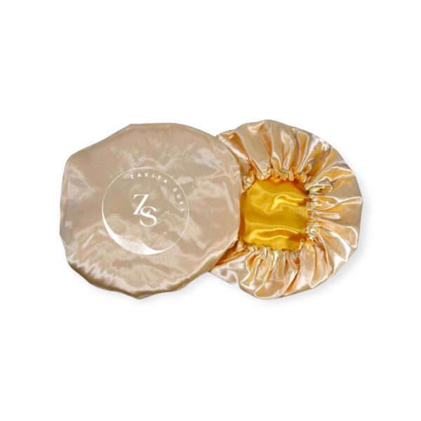 Bonnet en satin dorée doublé