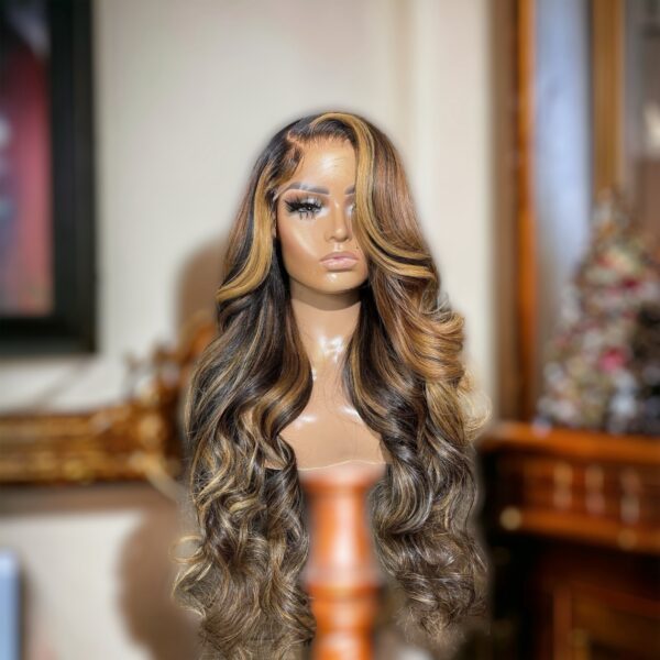 Aliya honey(26pouces)
5*5 hd 200% densité Cheveux Vierges