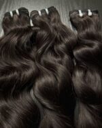 Paquets de cheveux crus boucles en vague