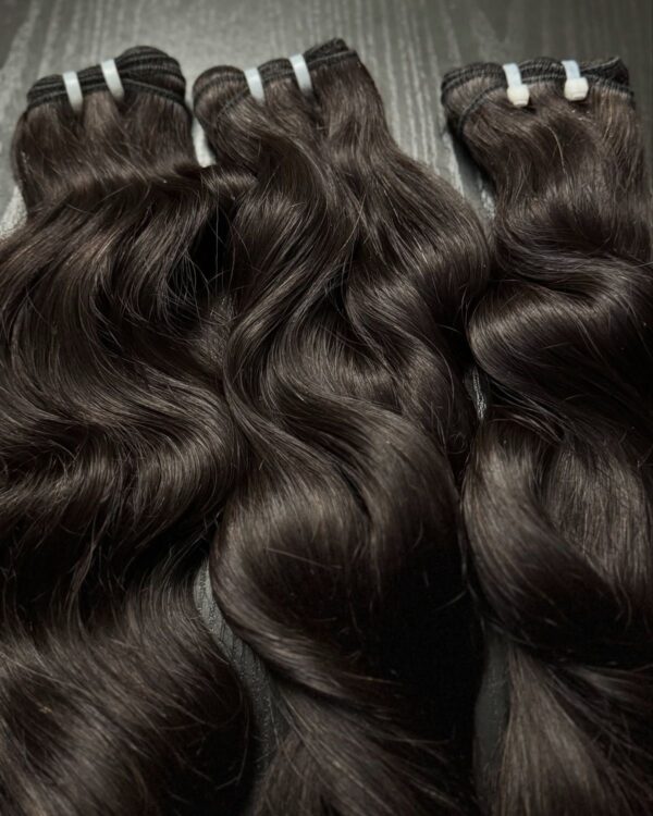 Paquets de cheveux crus boucles en vague