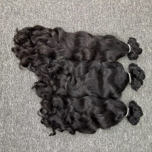 Paquets de cheveux crus boucles en vague
